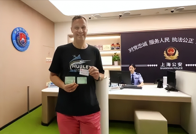 美国出重拳！H1B政策让全球知识分子遇冷，中国一招迎来转机