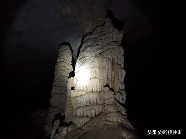 探险贵州深山原始溶洞，遇见一个躲匪洞、一座红军坟