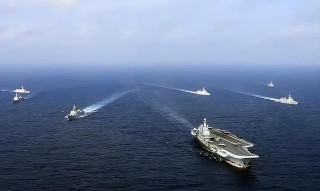 日本想偷袭辽宁舰？12架F-2战机全副武装，引爆国际舆论