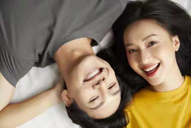 两性晚年新现实：分房睡的夫妻，最后都活成了这两种模样