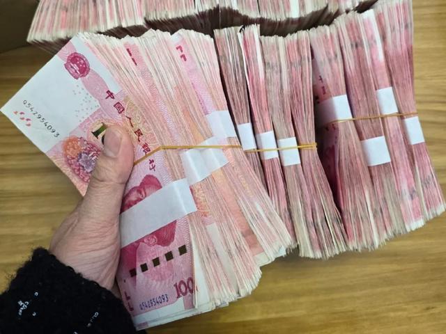老同学一夜被骗30万，家都要散了！简单骗术已骗好多人，谨防上当
