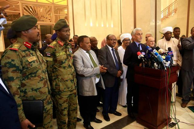 总统养虎为患，民兵翻脸引发苏丹三年内战，百万平民命运谁来管