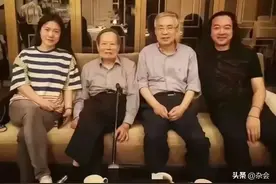 杨振宁103岁寿辰全家福曝光，与49岁翁帆20年默契如初！图片