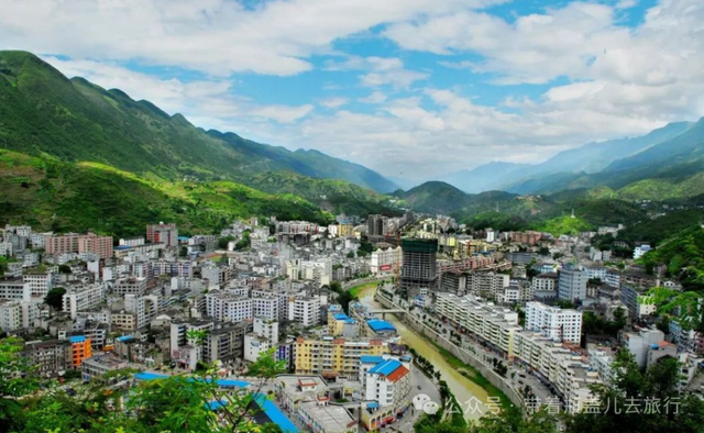 重庆最偏远区县，惨遭两条高铁绕道而过，神秘文化暗藏世界级秘境