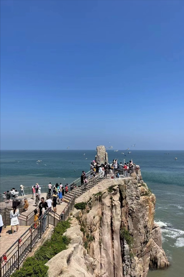 中国大陆海岸线的最东端，有中国唯一的一处始皇庙！