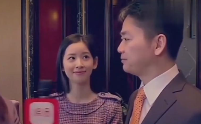 刘强东章泽天久违合体仅3天，令人恶心的一幕上演，杨颖也被牵连