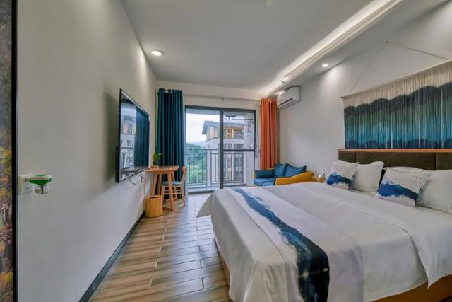 5分钟到达新兴南站！凭高铁票住房享9折优惠、泡汤泉低至¥48元/人！来禅域小镇玩转两天一夜！