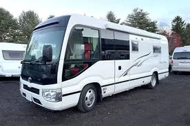 丰田考斯特长轴版房车，4.0L柴油机，3米环形沙发床，舒适度高图片