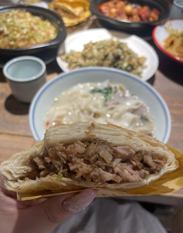 退休后跟着儿子到三门峡生活了一年，说实话，我羡慕这的生活了