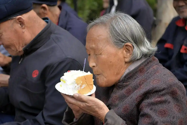 武大研究发现：不吃甜食和不喝饮料的人，血脂马上就降低真的吗？