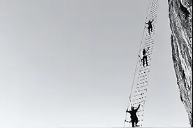 张家界“飞拉达”位于5000英尺高空图片