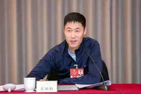 乒协新任主席王励勤简历，曾夺16个世界冠军，高大帅气，外号大力图片