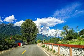 出了校门的我图片