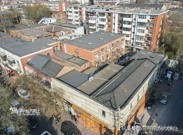 天津银凤里一带,已有百年历史,解放后被冠以正义、民主等名