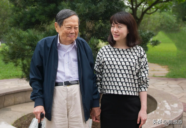 杨振宁走后，翁帆发声，伴随两人的三个疑问，也该解开了