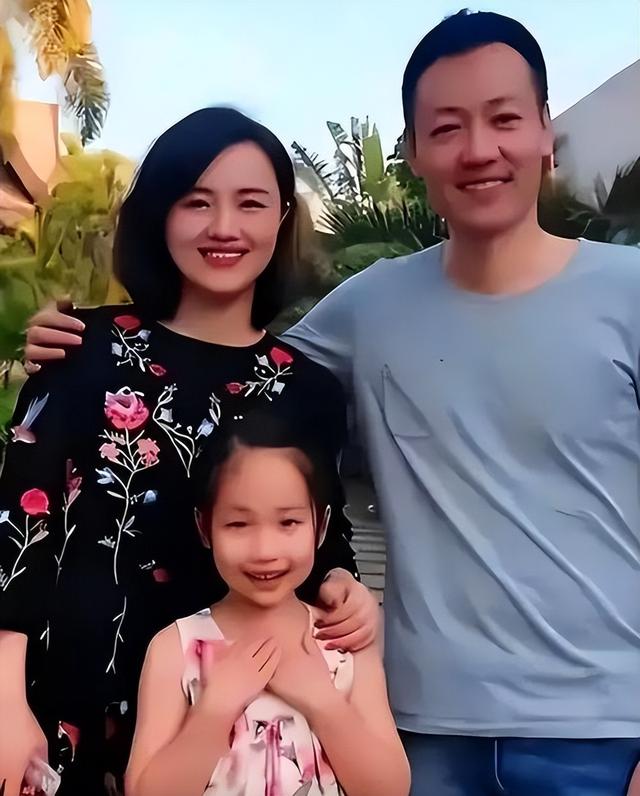 离世仅过去8个月	，52岁辛柏青高调传出喜讯，朱媛媛终于能安心了