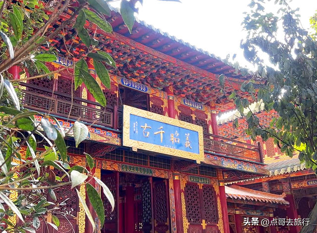 成都最不可低估的寺庙，金碧辉煌，充满皇家气度，公交可直达！