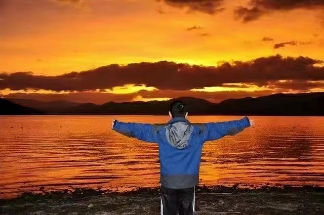 泸沽湖 你还记得吗那时的年纪 我还没忘记当时的日落