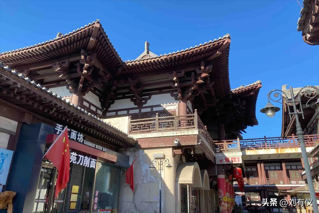 夜游大同只为找一家可口的刀削面，云岗石窟里发现惊美彩绘