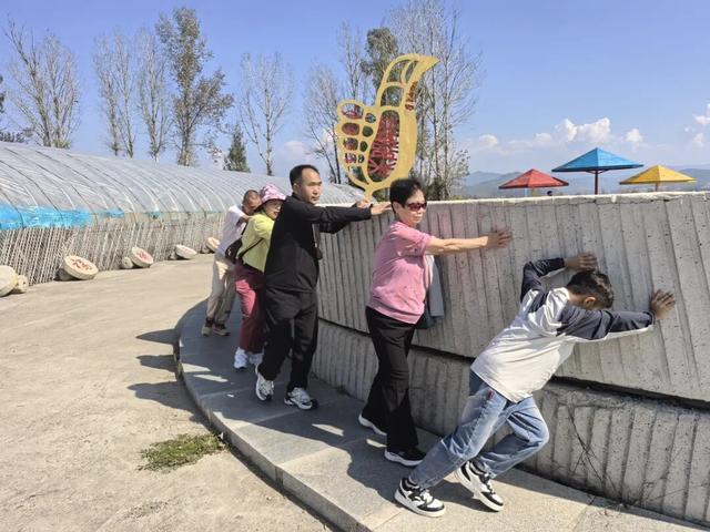 稻浪翻金“丰”景盛 文旅融合迎客来