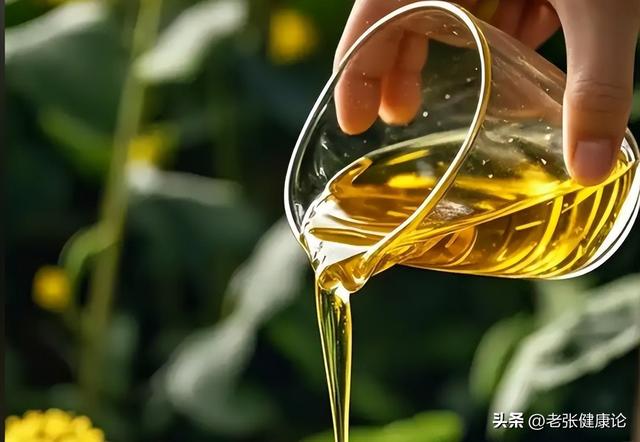 菲开首枪后，第2个攻击中国阅兵的国家出现，5万吨油菜籽白买了？