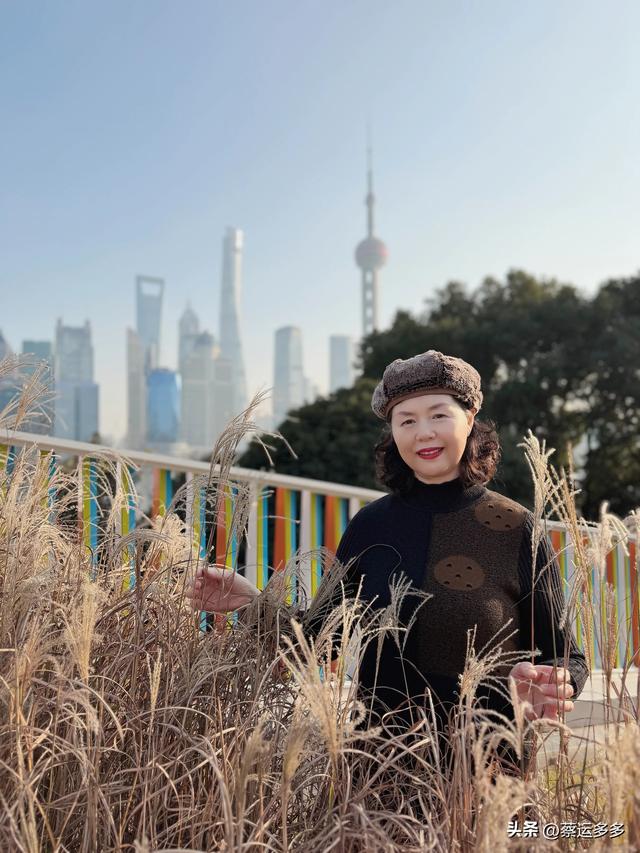 在北外滩，与圣诞和黄浦江撞个满怀