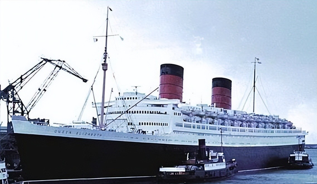 又让张召忠说中了？东拼西凑550亿建的2艘航母，如今彻底成为累赘