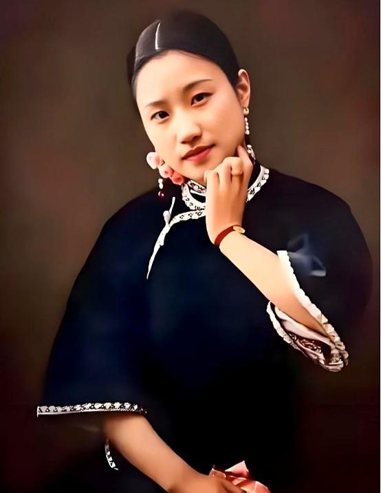 陆小曼有多美？26岁和翁端午游西湖的留影，青春靓丽娇俏可人！
