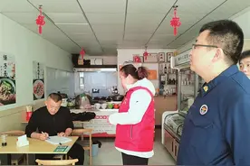 楼下底商饭店油烟机噪声扰民 社区网格员协调处理图片