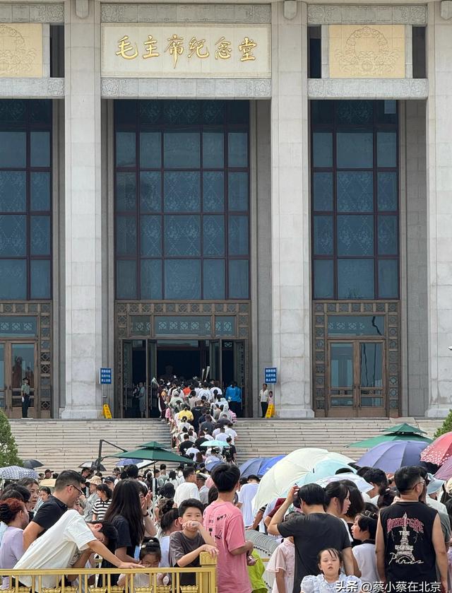 在纪念堂排了3小时才进去，你信不信？