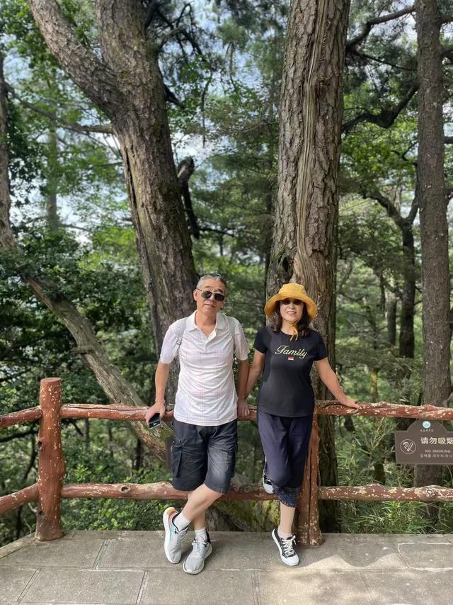 林壑听涛逢旧雨 溪声松语话流年