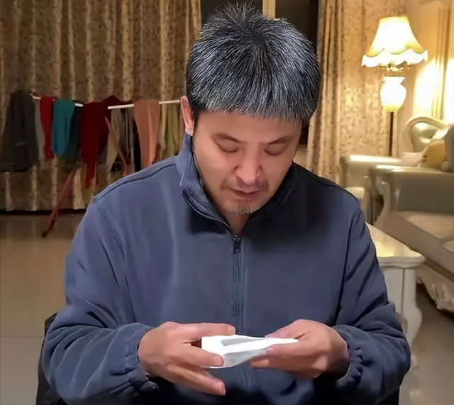 孙涛崩溃大哭发声不到24小时，荒唐的一幕出现，闫学晶把他害惨了