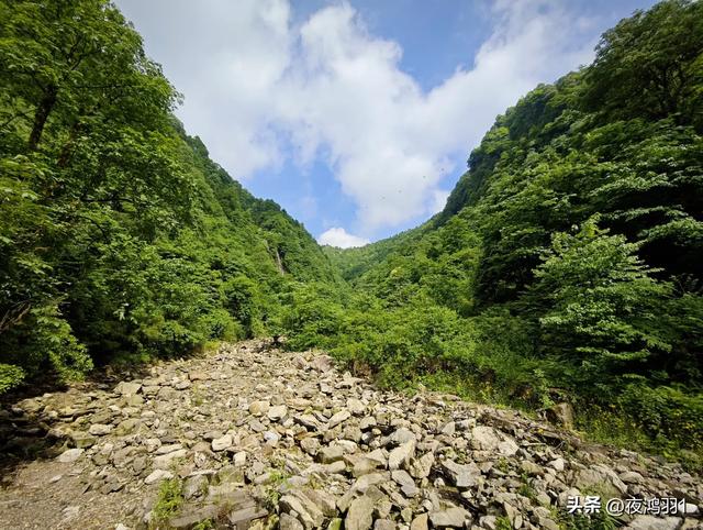 徒步瓦屋山,太艰难了,坚持下来不容易