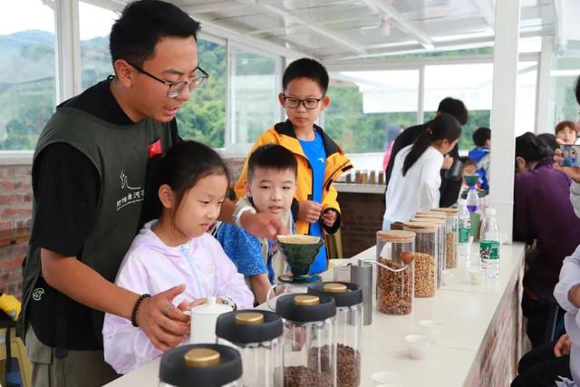 思茅区：咖啡庄园迎来暑期旅游热 解锁“咖旅融合”新玩法