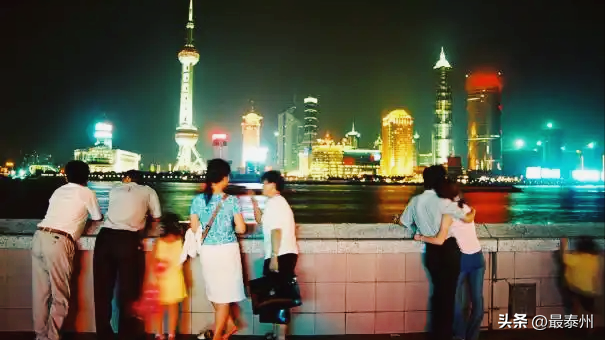 沪上夜消费破 880 亿，年轻人追夜潮，文化社交成新宠