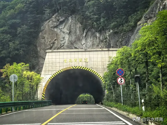 情人谷牛奶湖高山草甸：蜀道中“秦岭秘境”变成了一路的网红景点