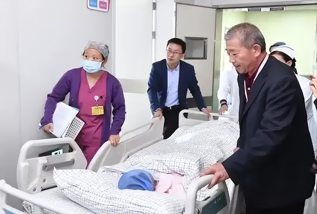 小天赐，终为父母当年的“冲动”买了单	，年仅6岁活得不像个小孩