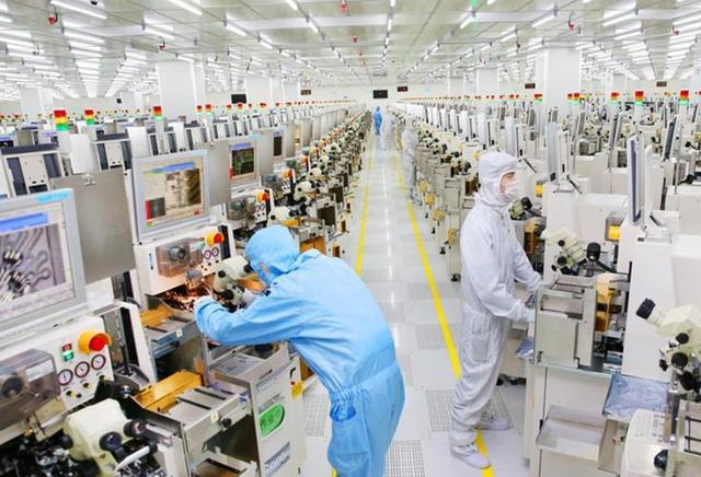 苹果休斯顿工厂发AI服务器，自研芯片撑算力，6000亿计划再进一步