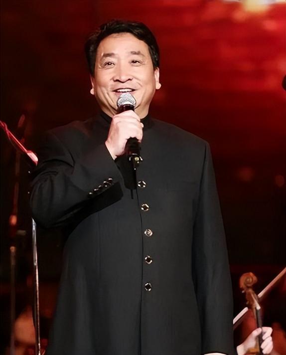 姜昆美国过圣诞仅1天，恶心一幕上演，郭德纲的话含金量还在上升