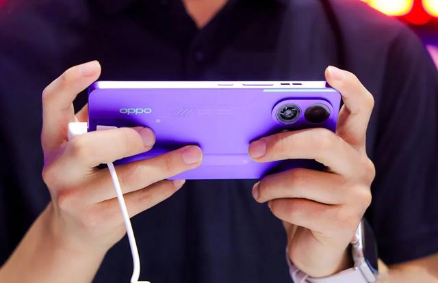 1800亿OPPO，焦虑求变