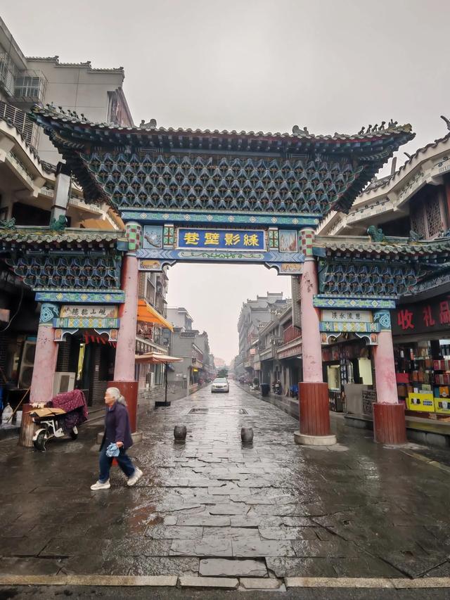 2025北京到海南行程第五天:离开河南进入湖北,雨中游览襄阳古城