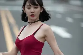 全网沦陷！井川里予的蜜桃臀+无辜脸，谁能扛住这波致命撩拨？图片