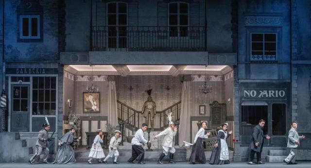 �������ĩ�ڰ������ͻ��200��ĸ�硿��������Ļ��硶��ά��������ʦ��