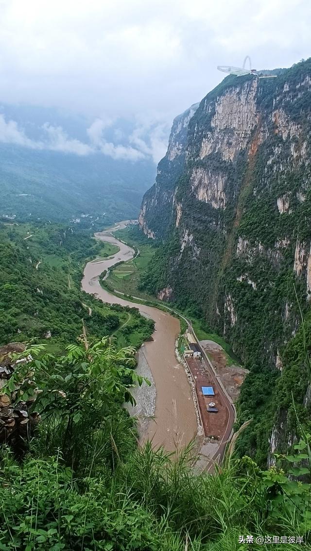 带着老爸乘宣威客运巴士去尼珠河大峡谷
