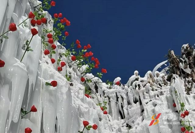 冰瀑映玫红，太原蒙山冬日焕新颜