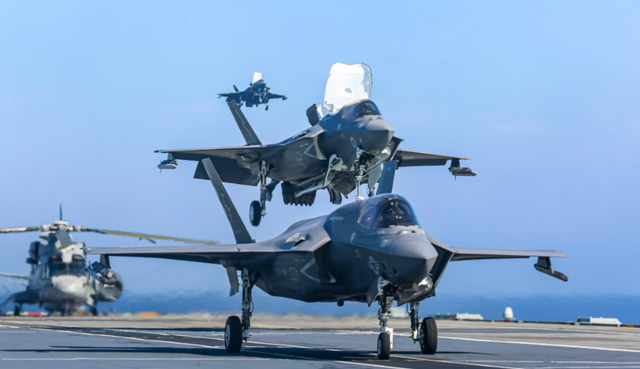 外媒对福建舰入役的反应，最被刺激的不是小国家，反而是美国