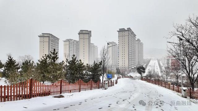 垣曲县迎来2025年入冬首场降雪 山城雪景成为“冬日限定”
