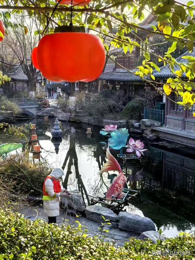 新华社原军事记者陶俊峰泉城美拍——筹备中的迎春花灯