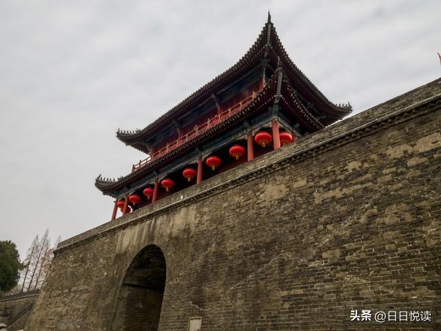 当“战国袍”刷屏之后：网红荆州的文化复兴密码