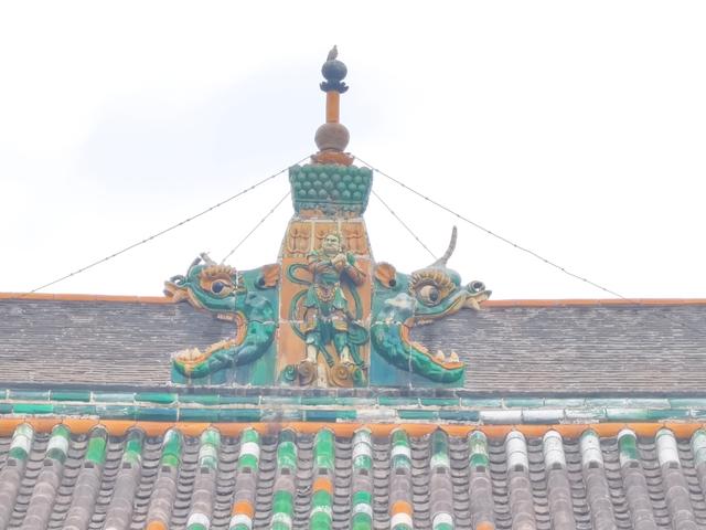 朔州古城旅游资源丰富，首屈一指的是崇福寺，被称为金代艺术宝库